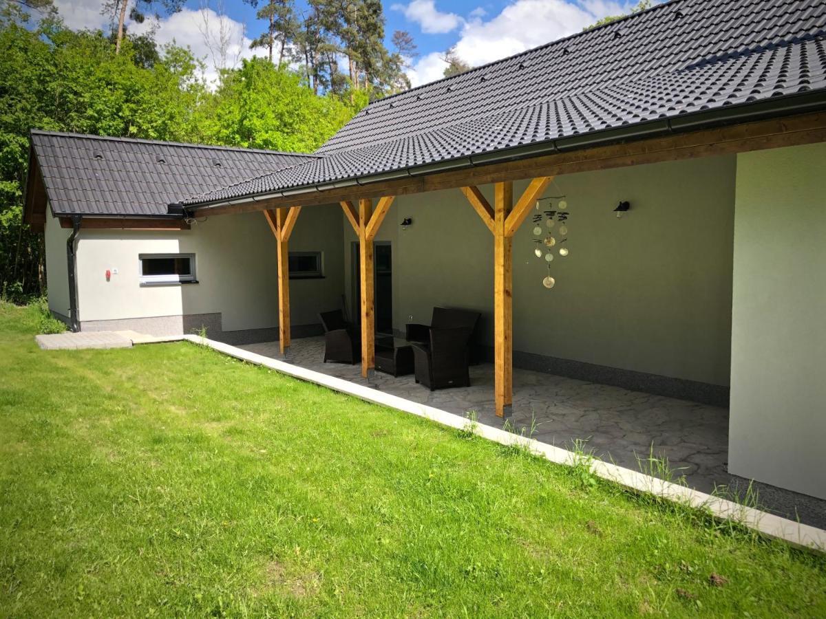 Mezonetový apartmán s terasou na samotě v lese Vlkava Exterior foto