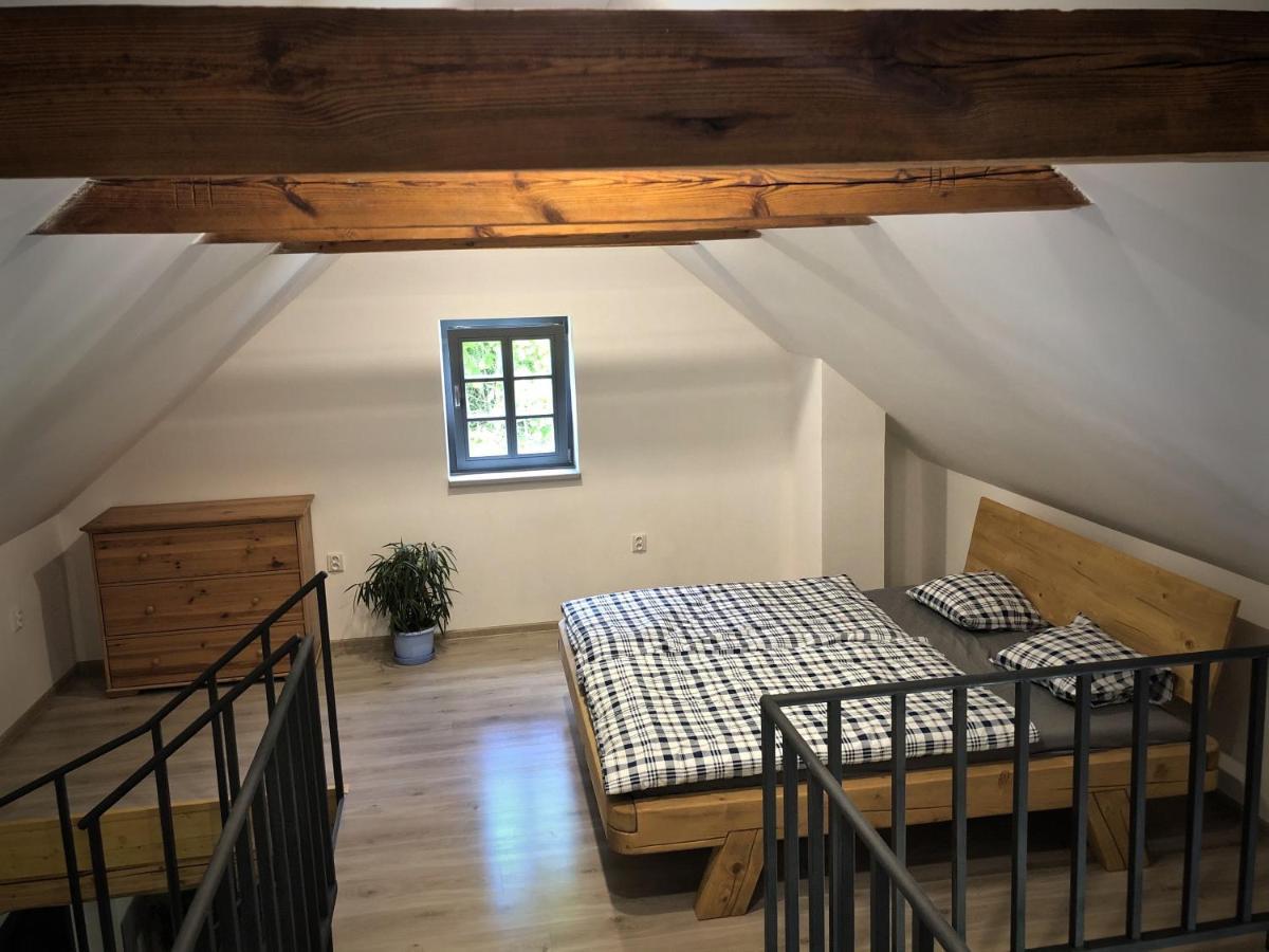 Mezonetový apartmán s terasou na samotě v lese Vlkava Exterior foto