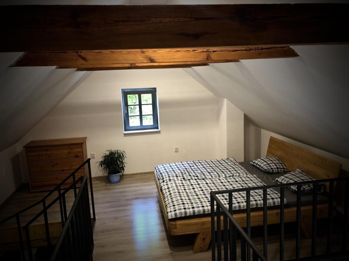 Mezonetový apartmán s terasou na samotě v lese Vlkava Exterior foto